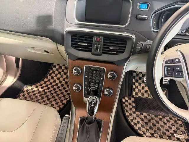 2020 Volvo V40 T3