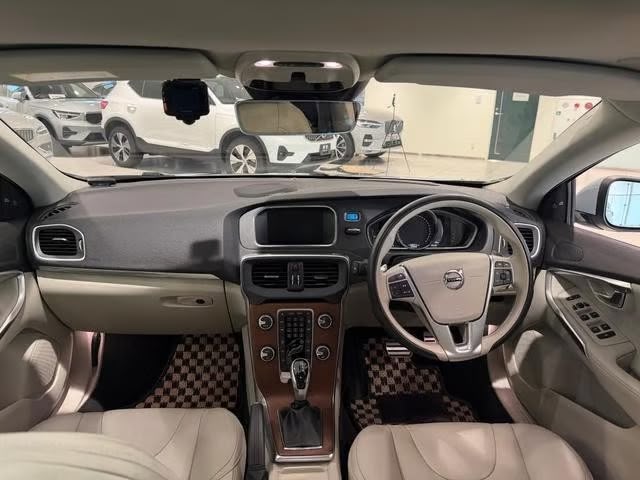 2020 Volvo V40 T3